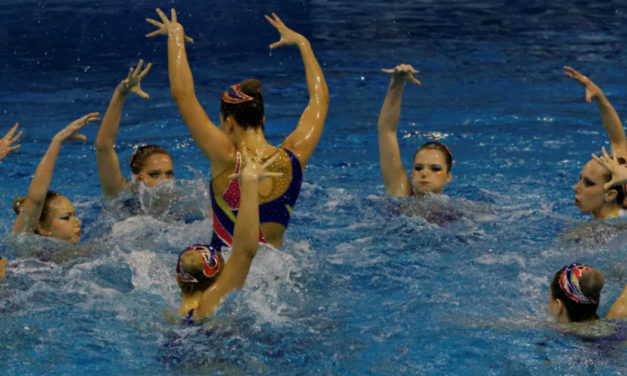 Danzare in acqua si può? Si, con il nuoto sincronizzato